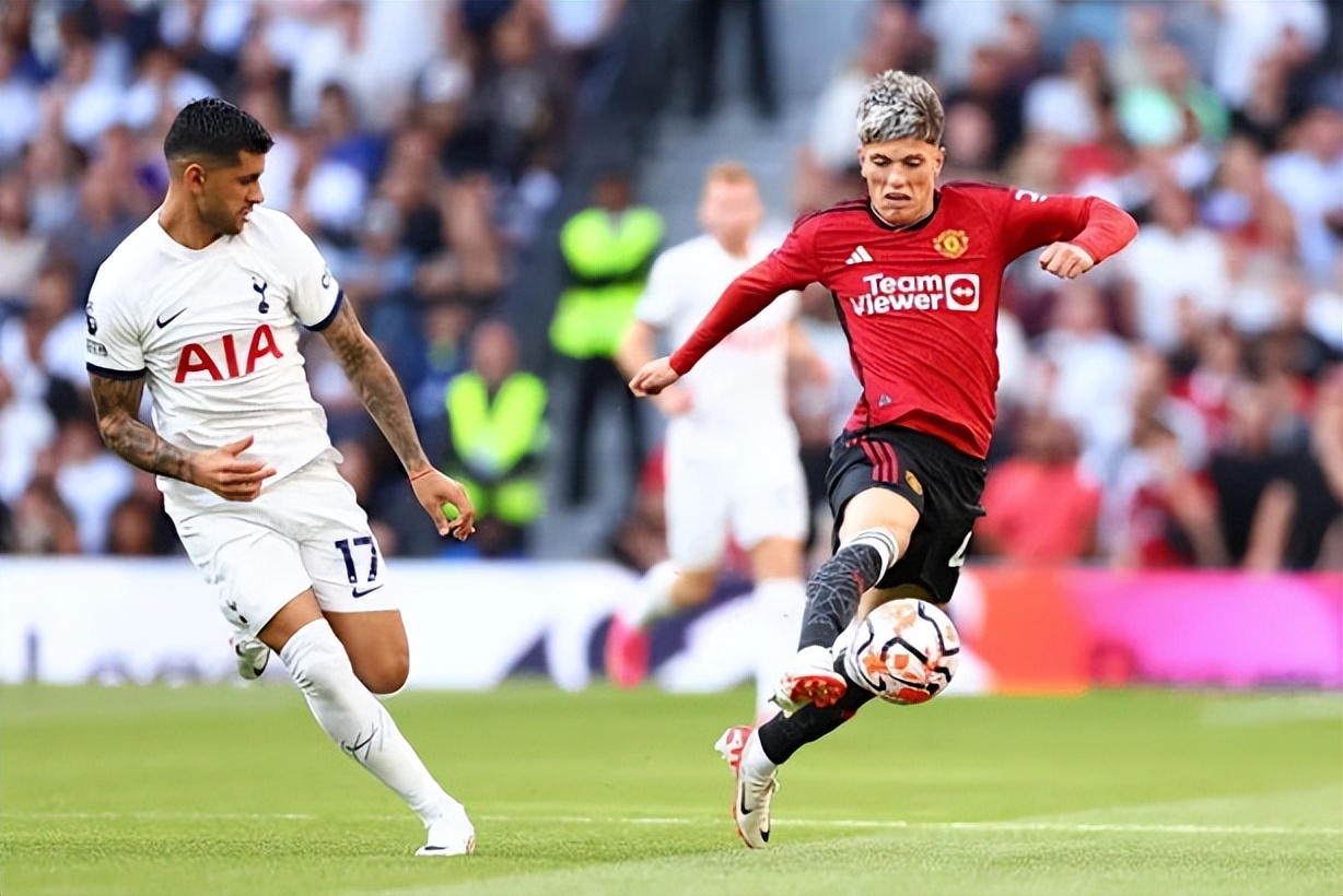 关于曼联迎全明星赛关键赛；转会期遗憾出局；更衣室稳定；轮换策略成焦点的信息