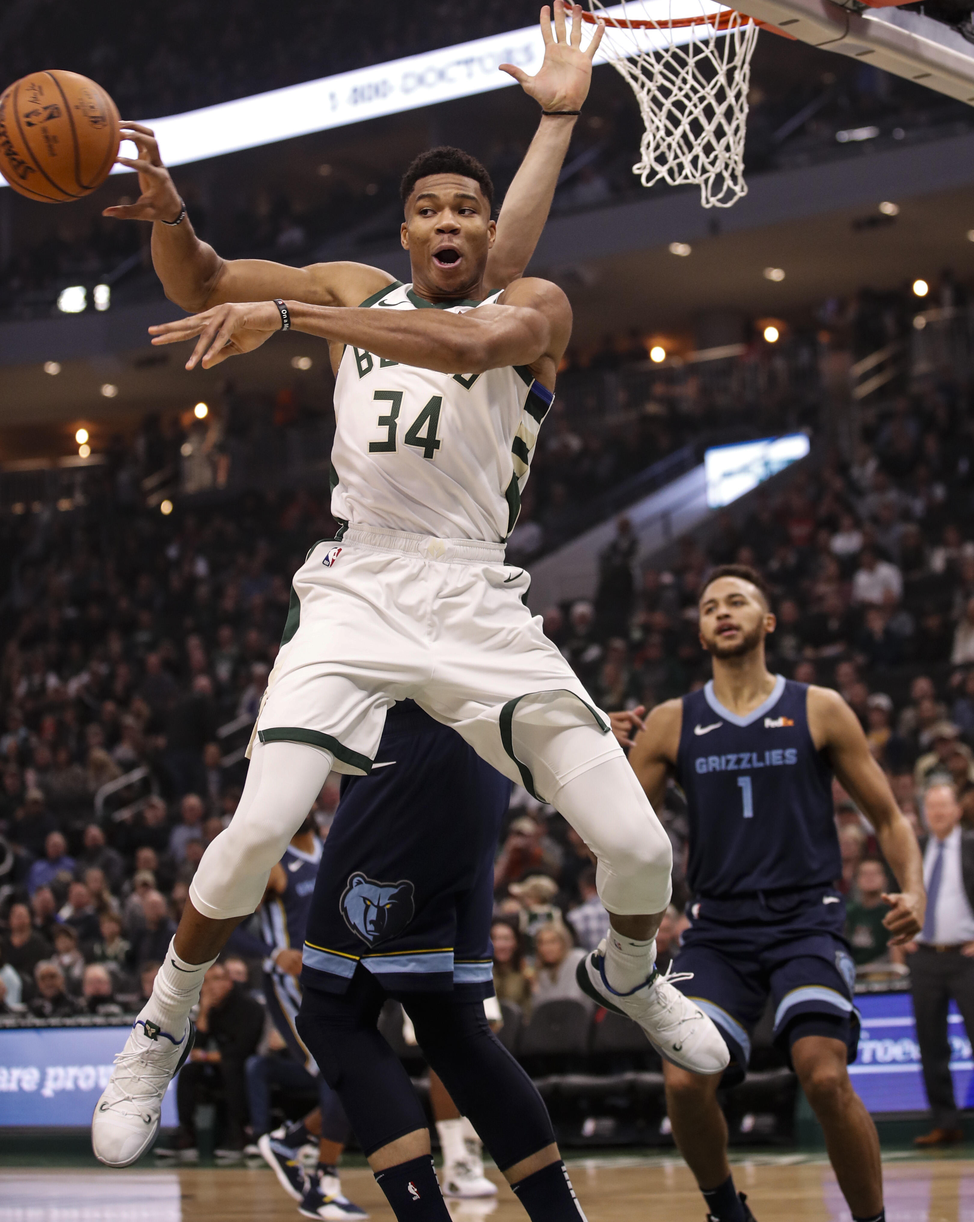 包含密尔沃基雄鹿内部会议纪要流出：今晚状态回暖；NBA常规赛使命明确；球探报告显示潜力的词条