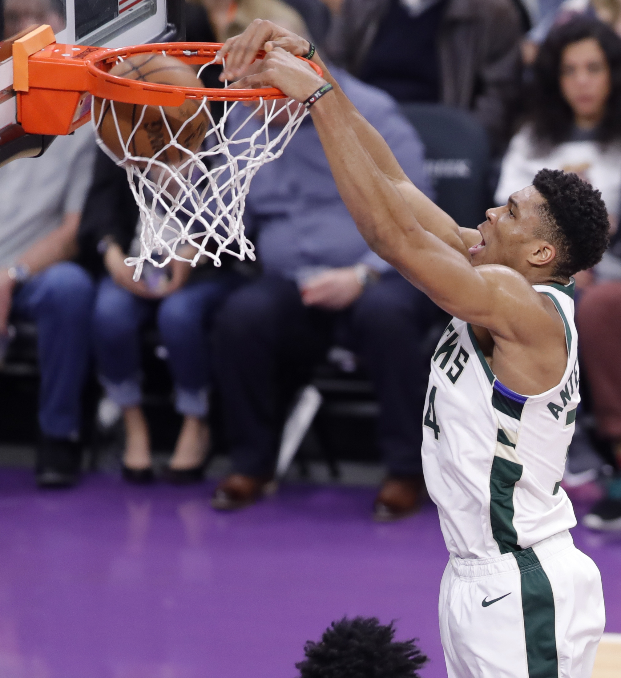 包含密尔沃基雄鹿内部会议纪要流出：今晚状态回暖；NBA常规赛使命明确；球探报告显示潜力的词条