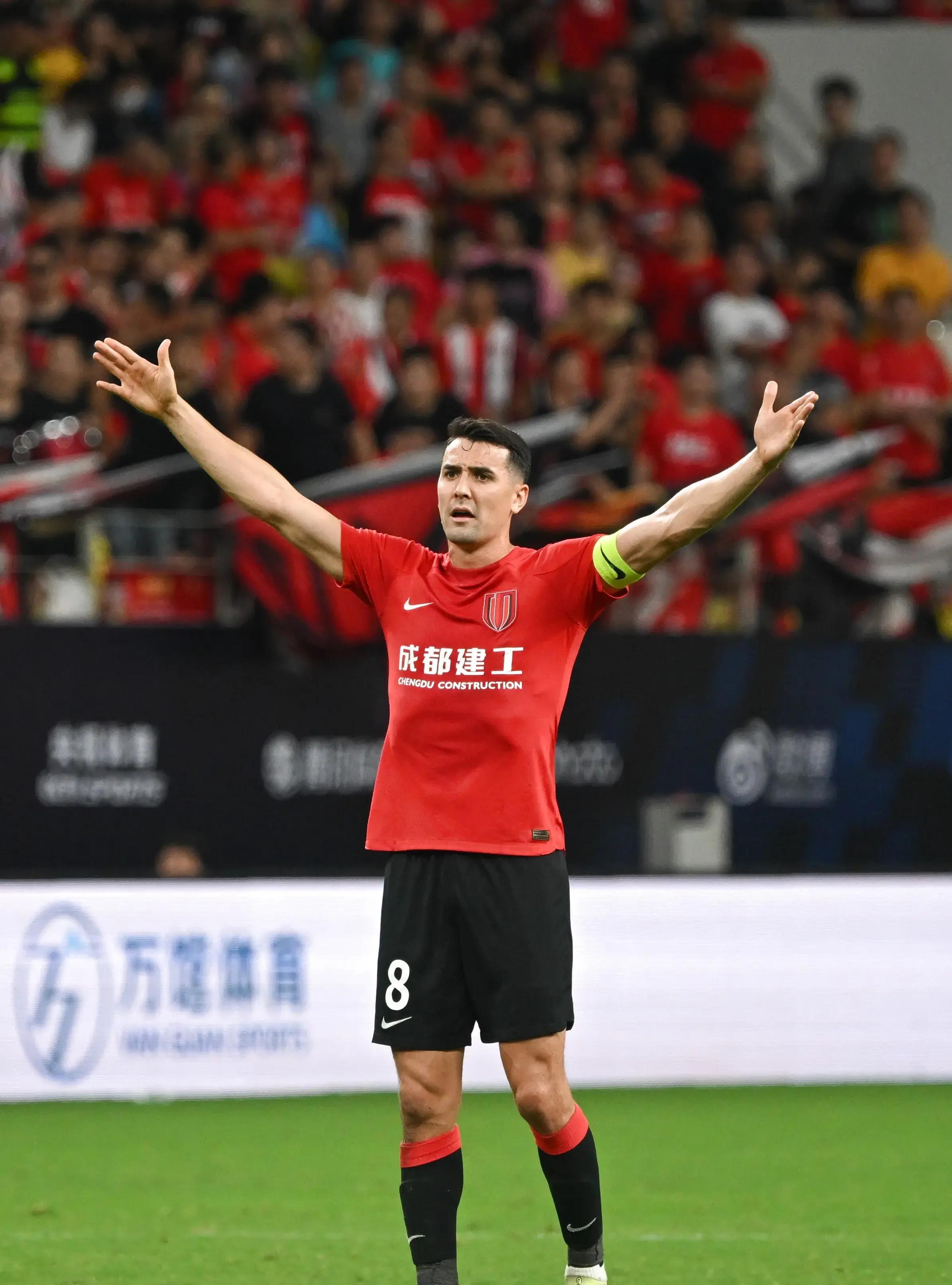 包含法甲赛前再迎强敌，埃因霍温刷新队史纪录，主帅态度：震撼外界，赛程密集仍需轮换的词条