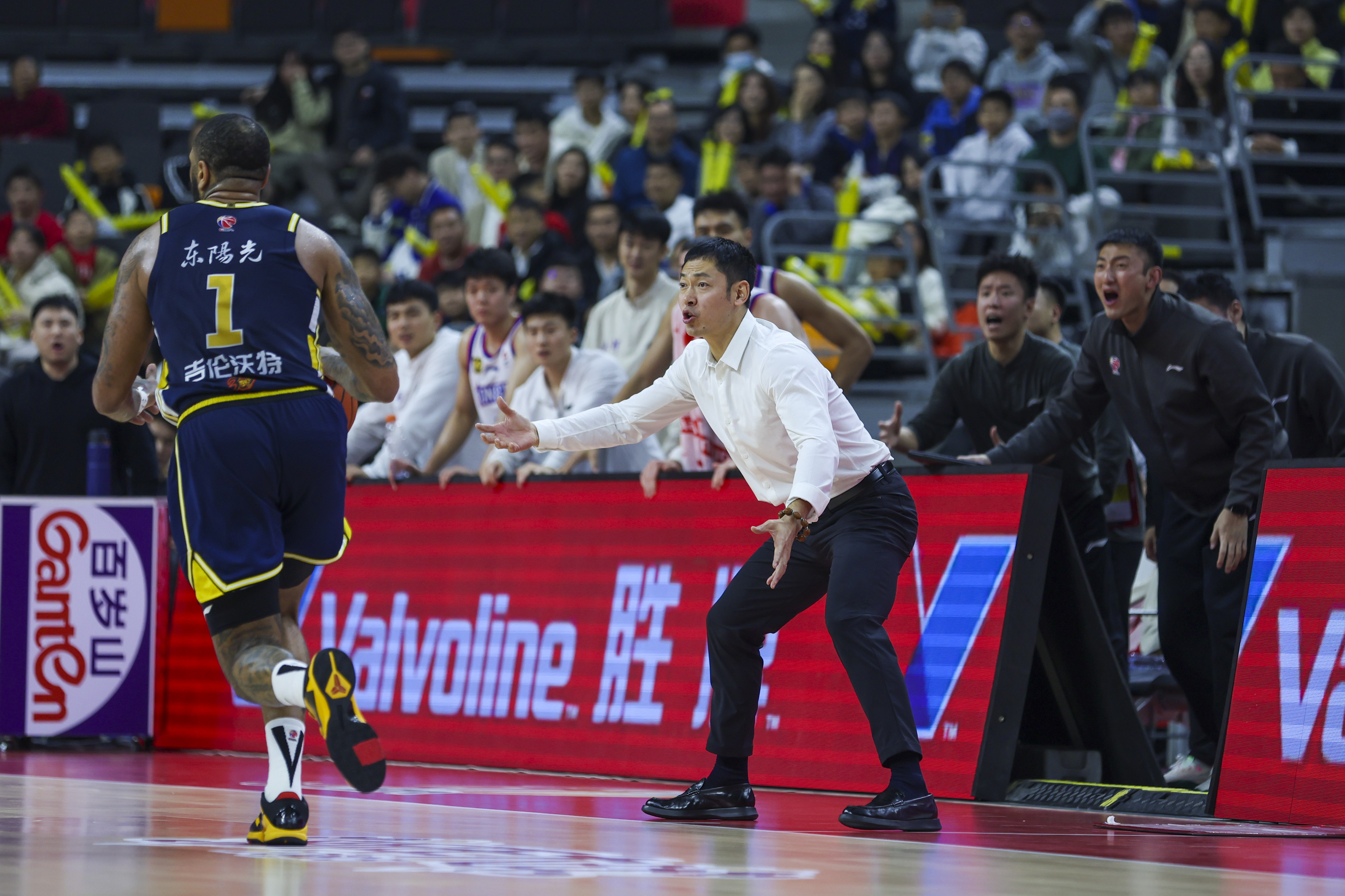 爱游戏-广州队训练开放日；转会期内部沟通引欢呼；NBA总决赛在即；纪律约束更严格的简单介绍