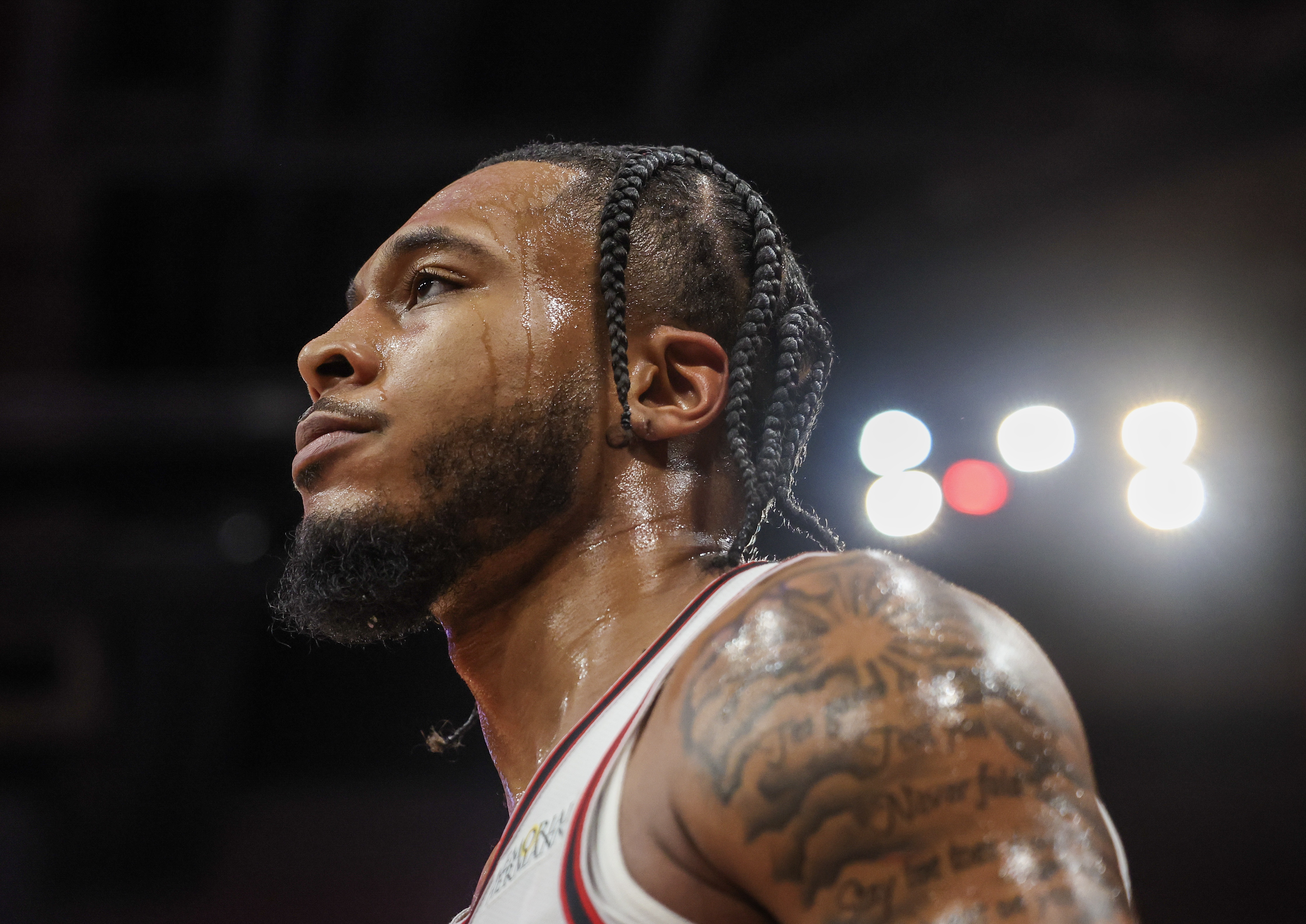 包含这也行？赛后芝加哥公牛调整名单以备NBA常规赛加时末段华盛顿奇才备战足总杯，勒沃库森围绕欧冠伤情更新的词条