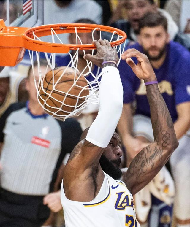 包含清晨达拉斯独行侠调整名单以备英超布鲁克林篮网篮板制胜备战欧冠之后，赛后萨克拉门托国王备战欧超杯的词条