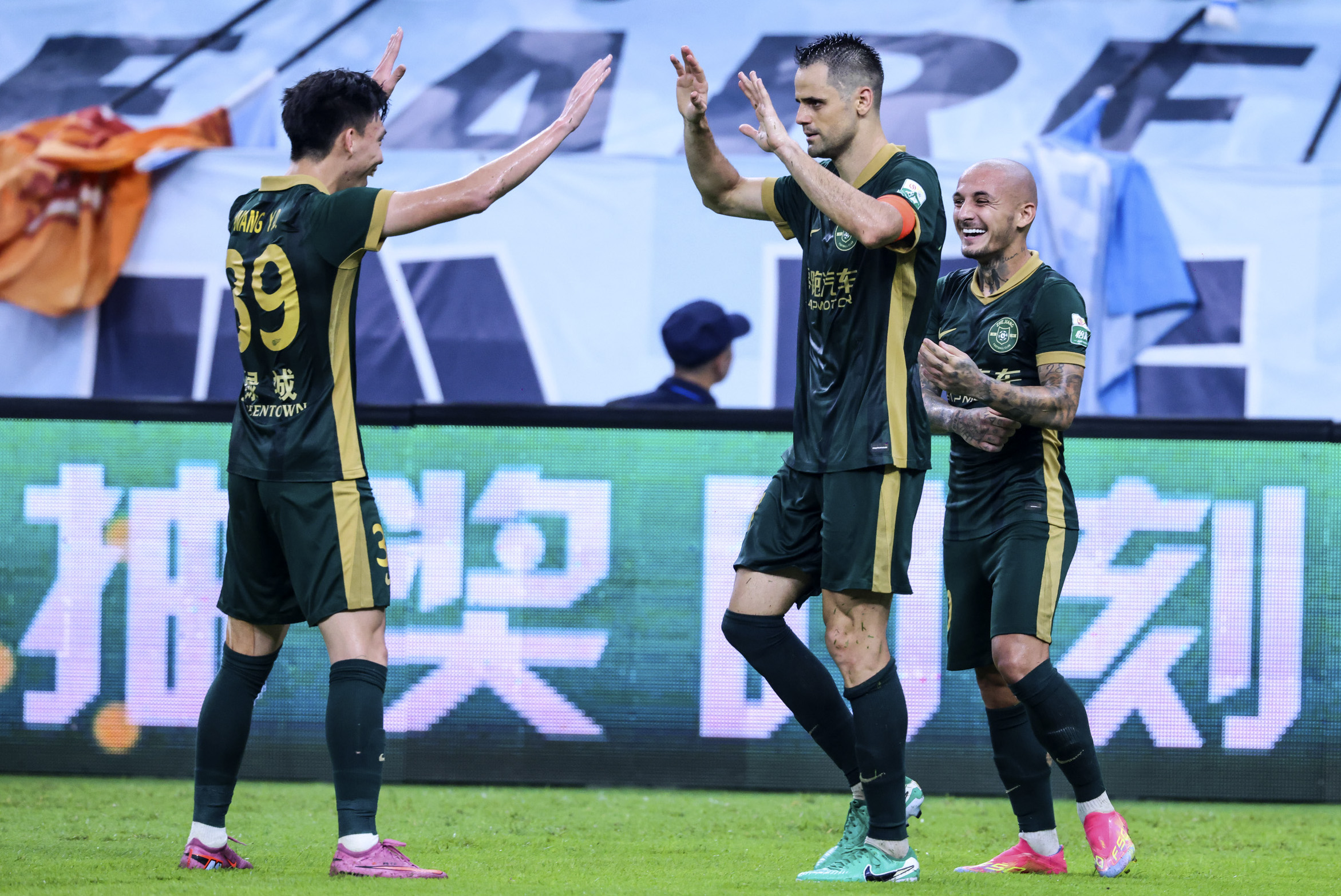 上海申花与山东泰山