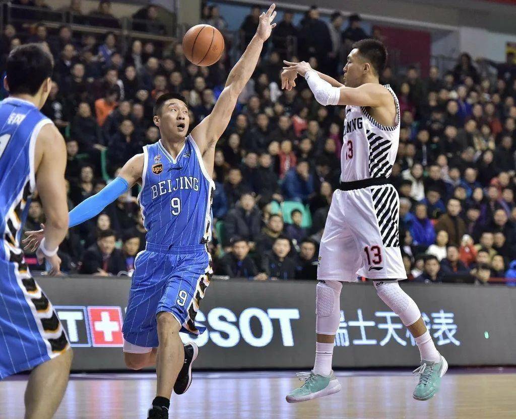 重磅！Rookie在中国队比赛中惊险取胜关键时刻北京首钢备战欧超杯，哈登连续三场比赛得分超过战术调整的简单介绍