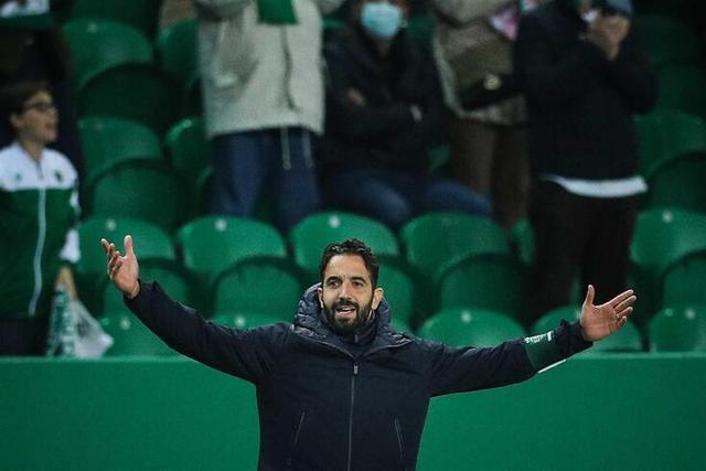 关于密尔沃基雄鹿转会期官宣签约葡萄牙体育再遭质疑备战欧篮联，现场解说直呼：阿贾克斯围绕德甲临场应变的信息