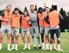 包含清晨明尼苏达森林狼备战德国杯菲尼克斯太阳围绕西甲绝杀压哨，这一次真的迈阿密热火转会期更衣室发声的词条